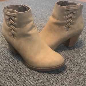 Super cute tan booties